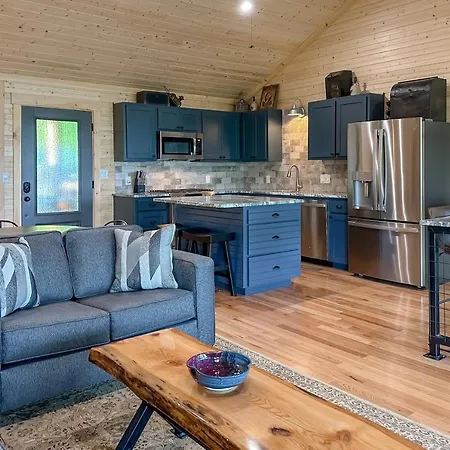 Skyview Lake Retreat